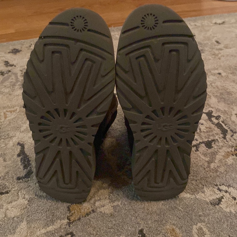 Grey uggs - Picture 3 of 3